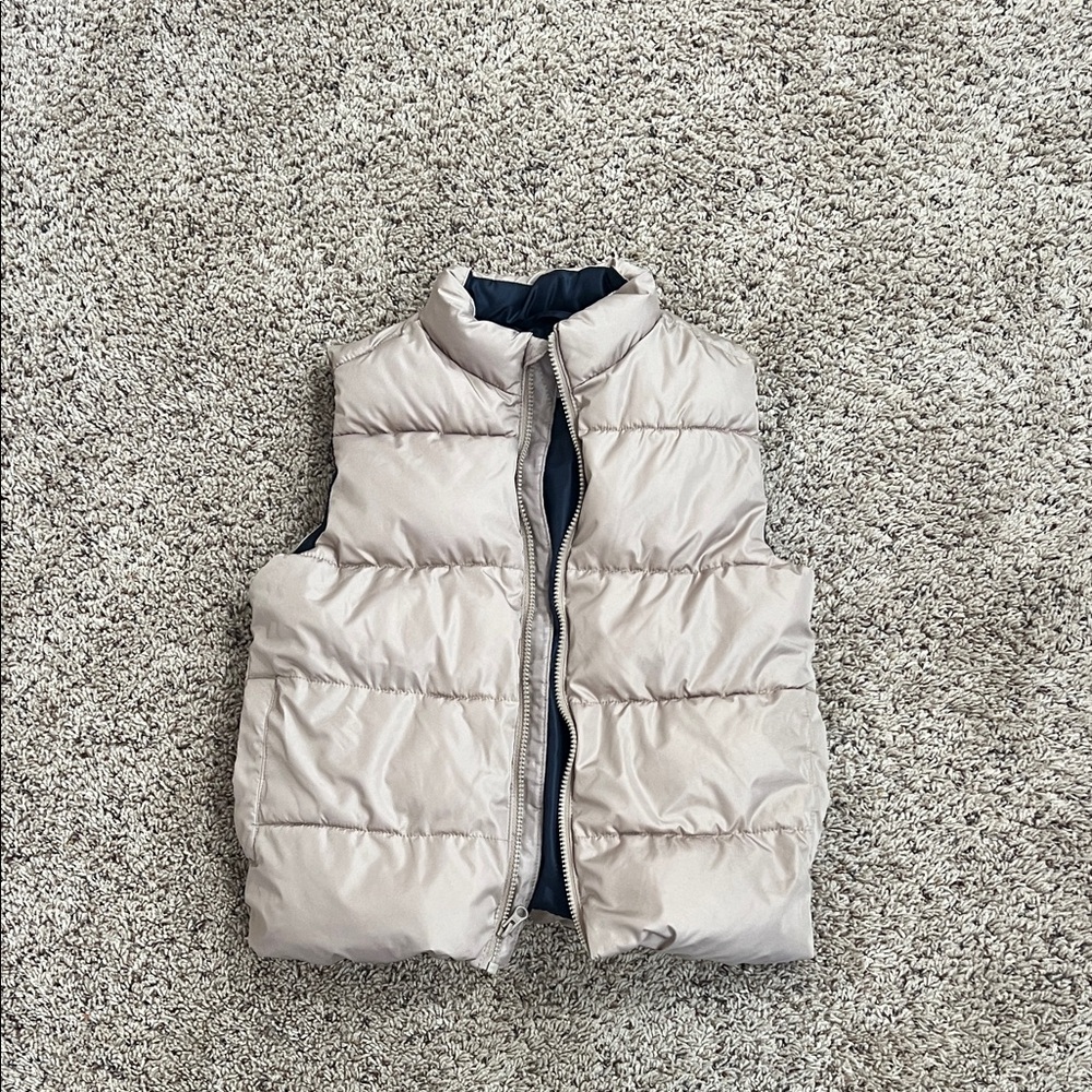 Reversible Puffer Vest in Cream and Black